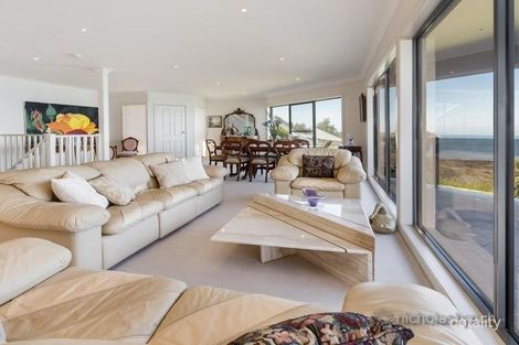 Property photo of 7 Kelburn Court Somers VIC 3927