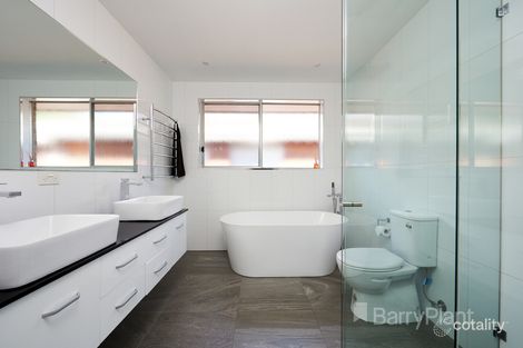 Property photo of 16 Cosier Drive Noble Park VIC 3174