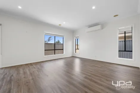 Property photo of 12 Farrow Place Maddingley VIC 3340
