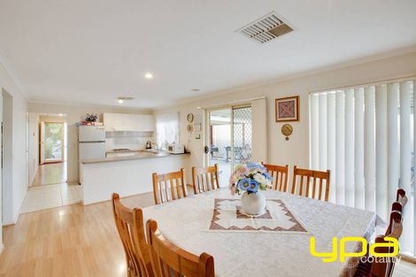 Property photo of 4 Earlington Boulevard Burnside VIC 3023