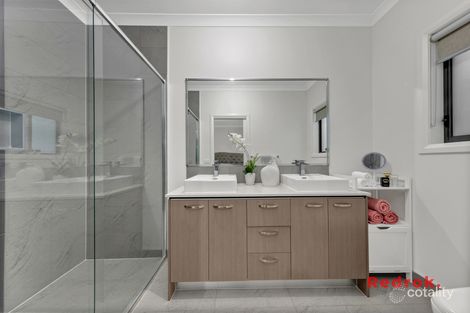 Property photo of 15 Kanangra Terrace Wollert VIC 3750