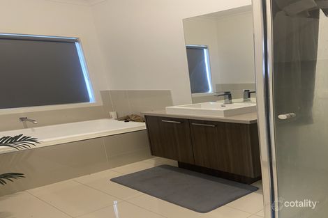 Property photo of 35 Cinnamara Circuit Tarneit VIC 3029