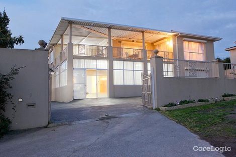 Property photo of 7 Schanck Place Endeavour Hills VIC 3802