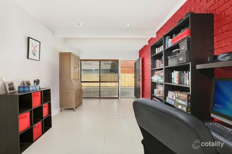 Property photo of 2/30 Yeronga Street Yeronga QLD 4104