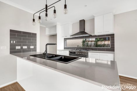 Property photo of 19 Solar Way Mickleham VIC 3064