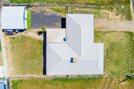 Property photo of 2 Smith Place Emerald QLD 4720