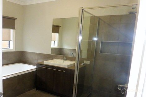 Property photo of 12 Amaretto Circuit Manor Lakes VIC 3024