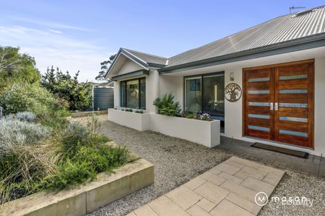 1 Bluewren Ct, Little Grove, WA 6330