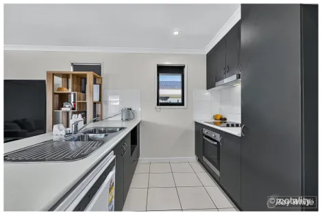 Property photo of 24 Vermont Drive Parkhurst QLD 4702