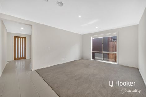 Property photo of 28 Gilded Road Werribee VIC 3030