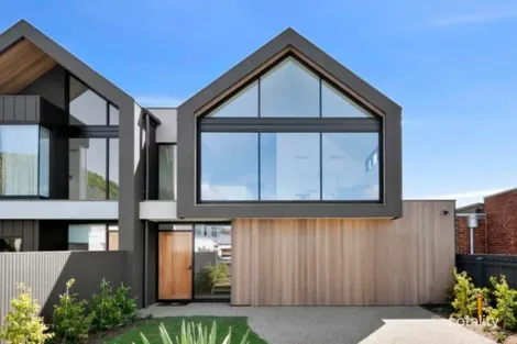 11 Sunningdale Ave, Mornington, VIC 3931