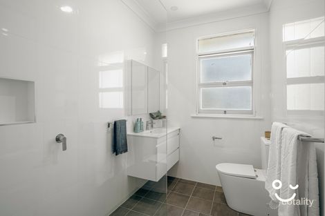 Property photo of 13 Morandoo Avenue Mount Keira NSW 2500