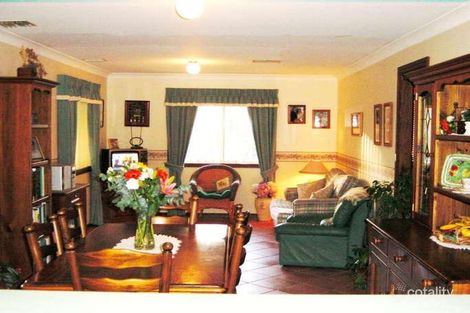 Property photo of 9 Roberts Way Kooringal NSW 2650