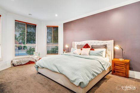 Property photo of 2 Nullarbor Place Caroline Springs VIC 3023