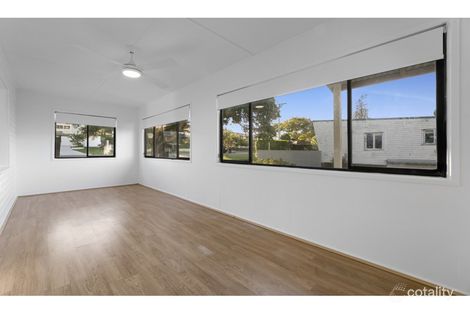 Property photo of 31 Echlin Street Labrador QLD 4215