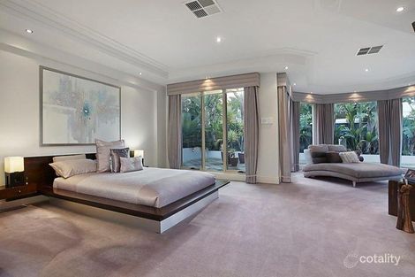 Property photo of 10 Lakes Drive Taylors Lakes VIC 3038