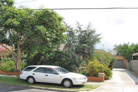 Property photo of 13 Fairbairn Road Sunshine West VIC 3020