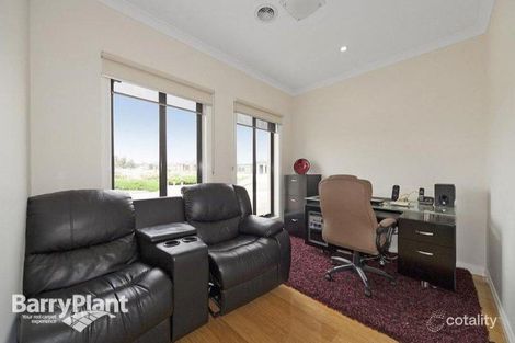 Property photo of 1 Foxtail Place Cranbourne West VIC 3977