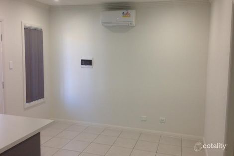 Property photo of 235 Copperfield Drive Rosemeadow NSW 2560