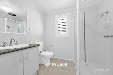 Property photo of 13 Copernicus Circuit Cranbourne West VIC 3977