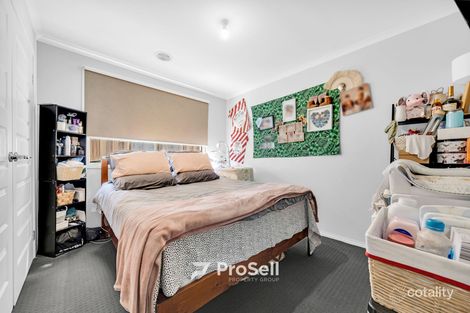 Property photo of 13 Copernicus Circuit Cranbourne West VIC 3977