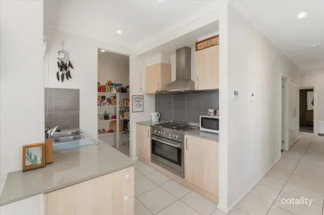 Property photo of 49 Crowlands Circuit Eynesbury VIC 3338