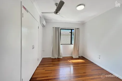 Property photo of 298 Torquay Terrace Torquay QLD 4655