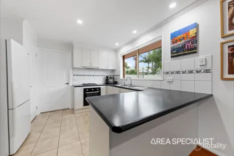 Property photo of 1 Avoca Place Pakenham VIC 3810