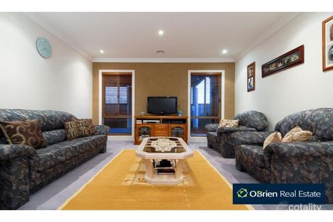 Property photo of 12 St Ives Drive Narre Warren South VIC 3805