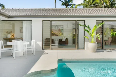 Property photo of 8 Helm Court Mermaid Waters QLD 4218