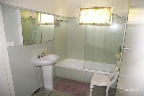 Property photo of 80 North Street Mount Lofty QLD 4350
