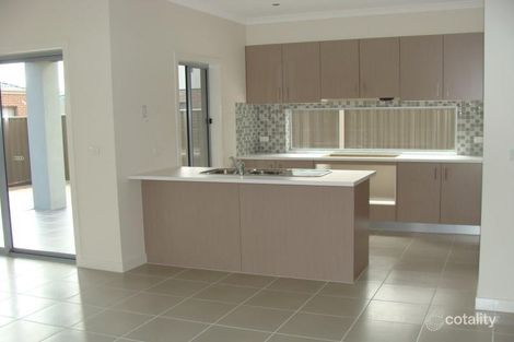 Property photo of 36 Clarendon Avenue Craigieburn VIC 3064