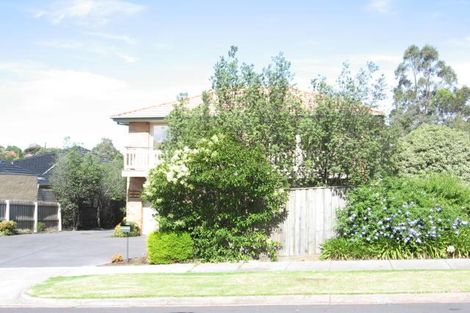 2/2 Ballamore Cres, Doncaster, VIC 3108