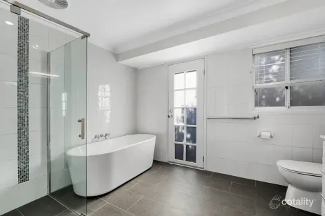 Property photo of 5 Highland Road Green Point NSW 2251