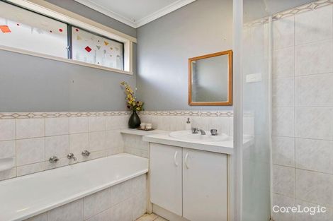 Property photo of 5 Raffindale Crescent Cranbourne West VIC 3977
