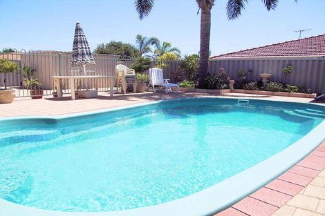 Property photo of 10 Limosa Glade Warnbro WA 6169