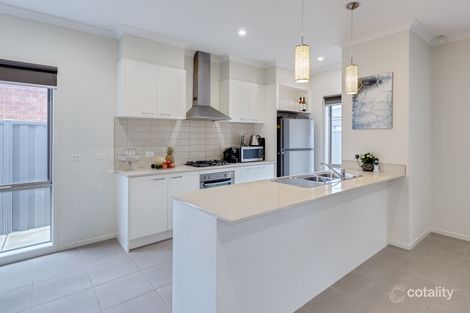 Property photo of 10 Risdon Chase Wollert VIC 3750