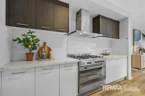 Property photo of 32 Sanctuary Lakes East Boulevard Point Cook VIC 3030