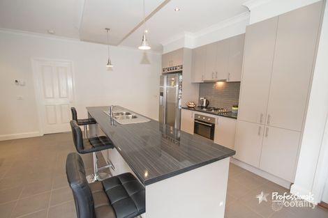 Property photo of 33 Chanticleer Avenue Harkness VIC 3337