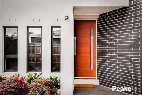 Property photo of 2/8 Dunnell Rise Berwick VIC 3806