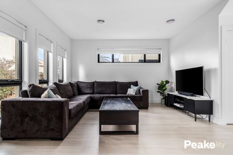 Property photo of 2/8 Dunnell Rise Berwick VIC 3806