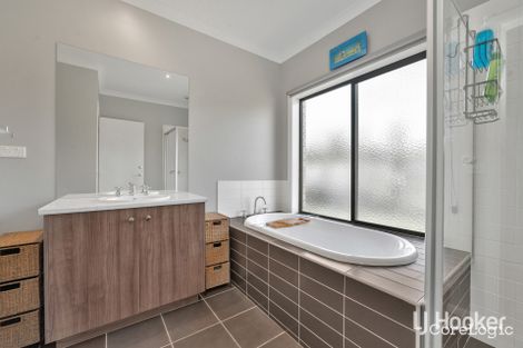 Property photo of 165 Rosebank Drive Cranbourne North VIC 3977