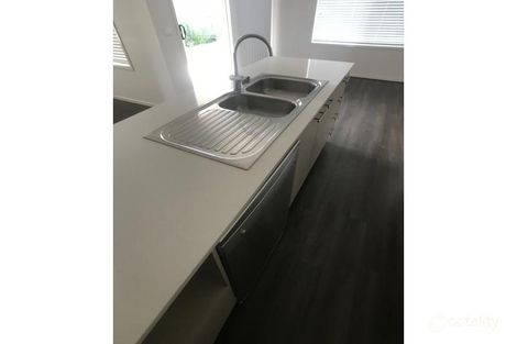 Property photo of 12 Swan Walk Chelsea VIC 3196