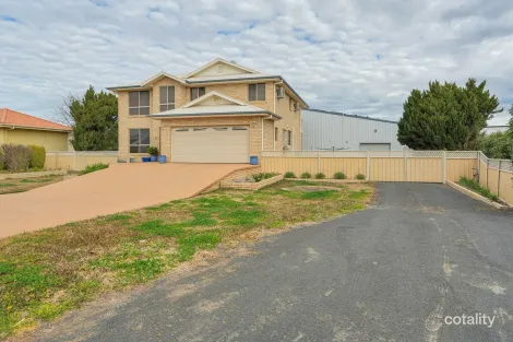 Property photo of 27 Bowden Fletcher Drive Narromine NSW 2821