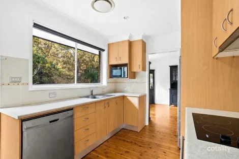 Property photo of 36 Jacaranda Avenue Figtree NSW 2525