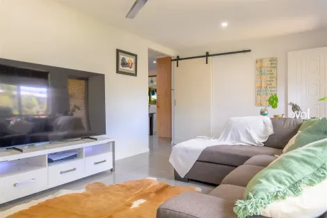Property photo of 4 Kirrang Place Boyne Island QLD 4680