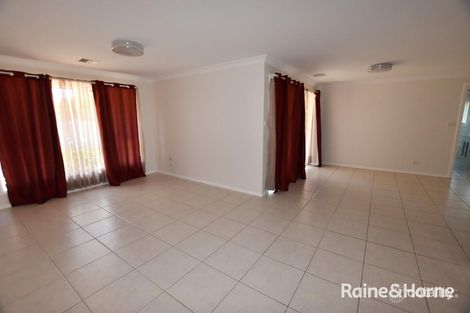 8 Grove St, Spring Hill, NSW 2800