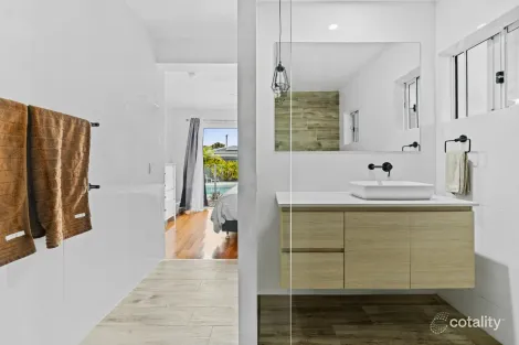 Property photo of 28 Coogeen Street Bundall QLD 4217