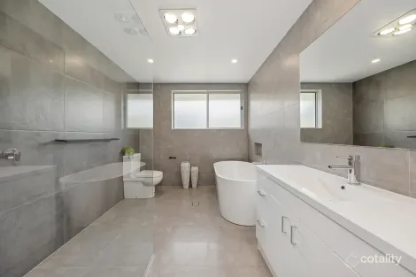 Property photo of 10 Cardew Crescent Holder ACT 2611