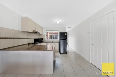Property photo of 2/6 Harrier Street Werribee VIC 3030